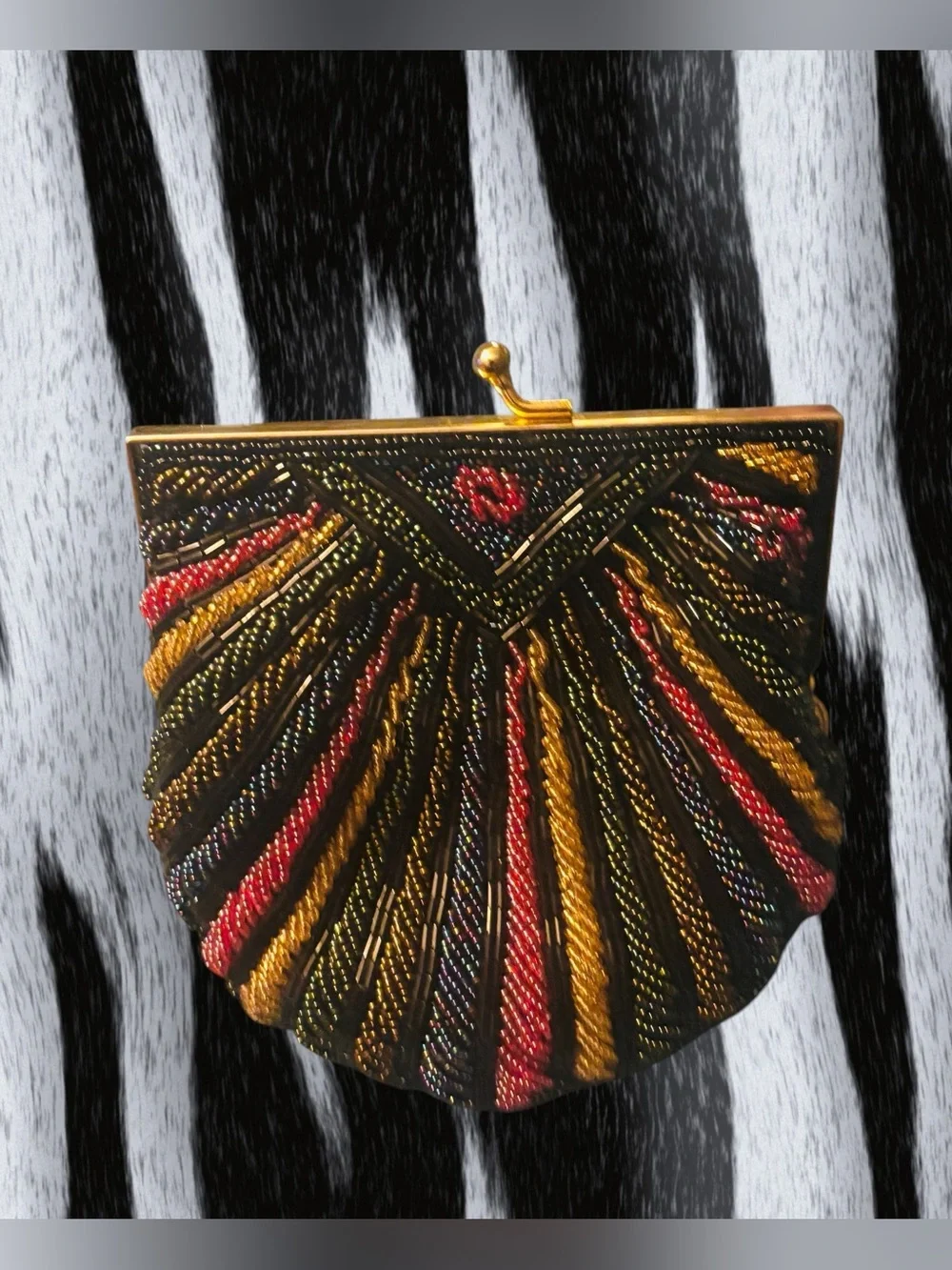 Pre-loved Vintage Beaded Shell Clutch